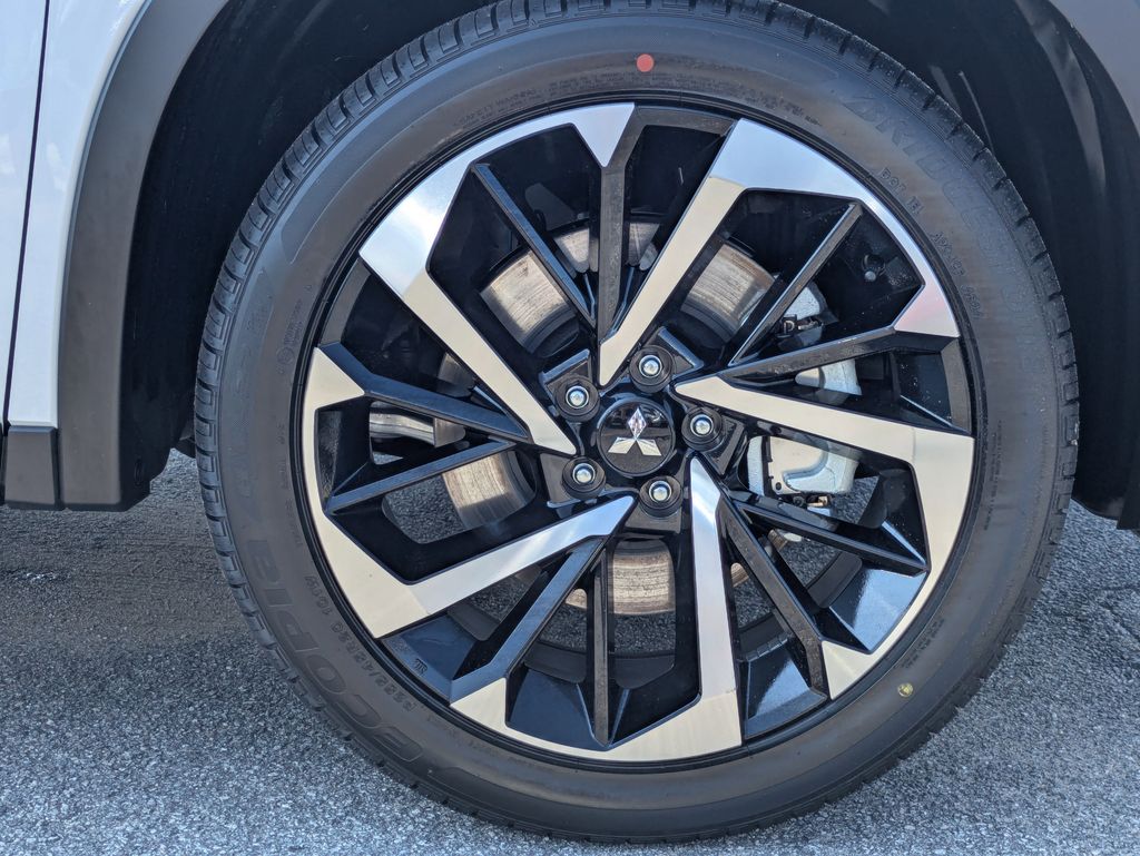 2025 Mitsubishi Outlander Plug-in Hybrid SE - Photo 11