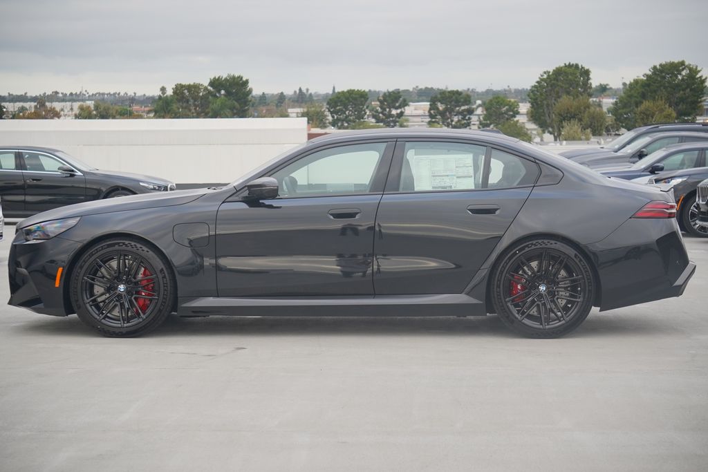 Thumbnail: 2026 BMW M5 - 4