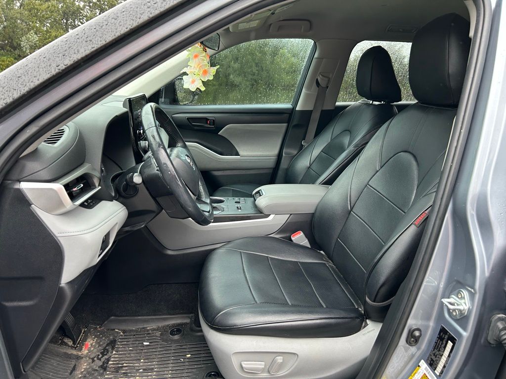 Thumbnail: 2023 Toyota Highlander - 13