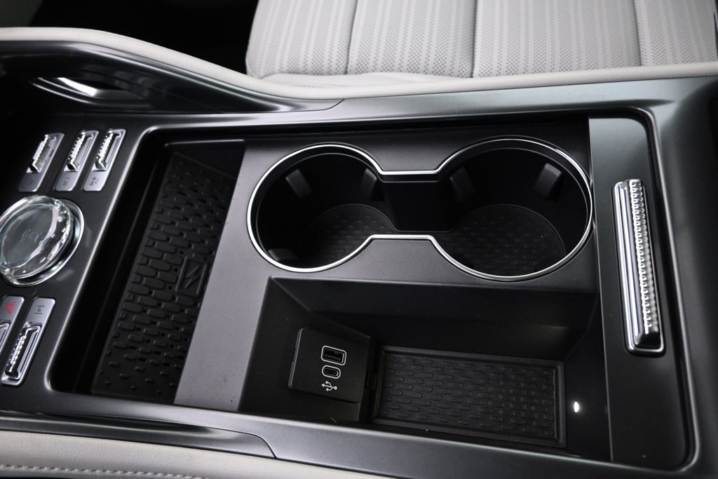 New 2026 White Lincoln Reserve image 29