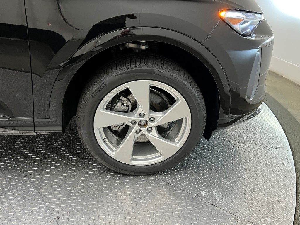 Thumbnail: 2025 Audi Q5 - 12