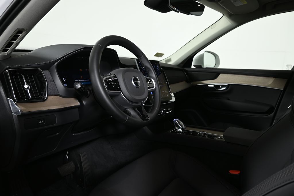 Thumbnail: 2025 Volvo XC90 - 14