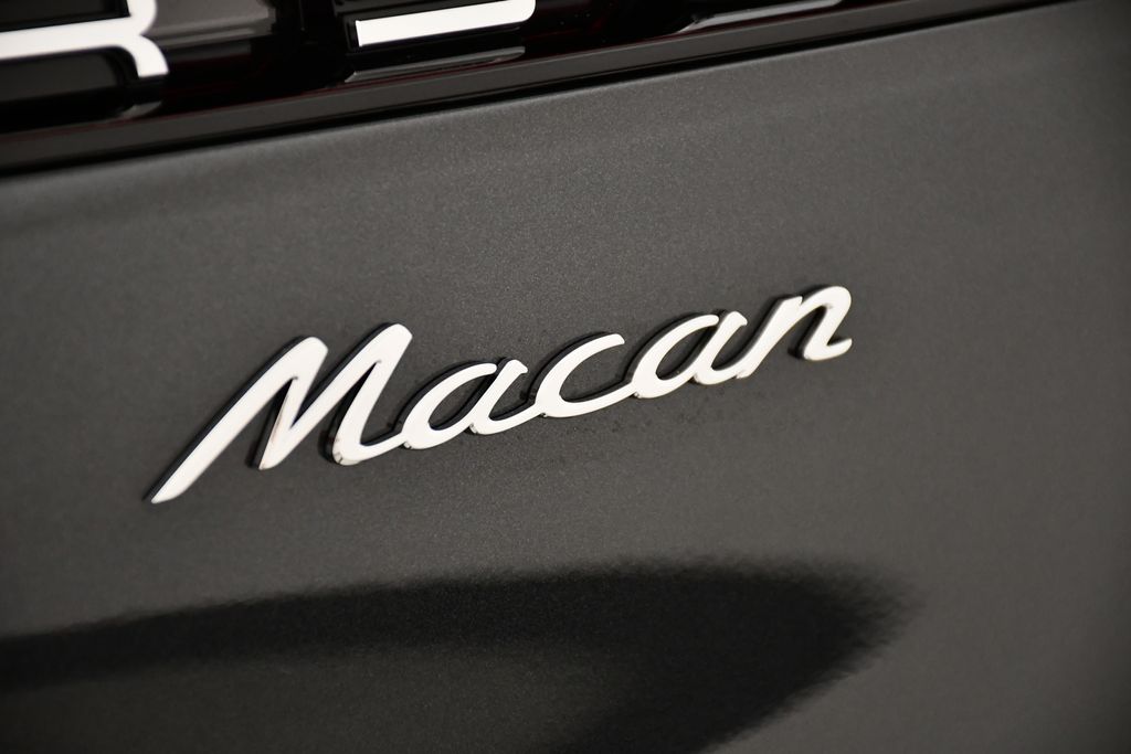 Thumbnail: 2025 Porsche Macan - 11