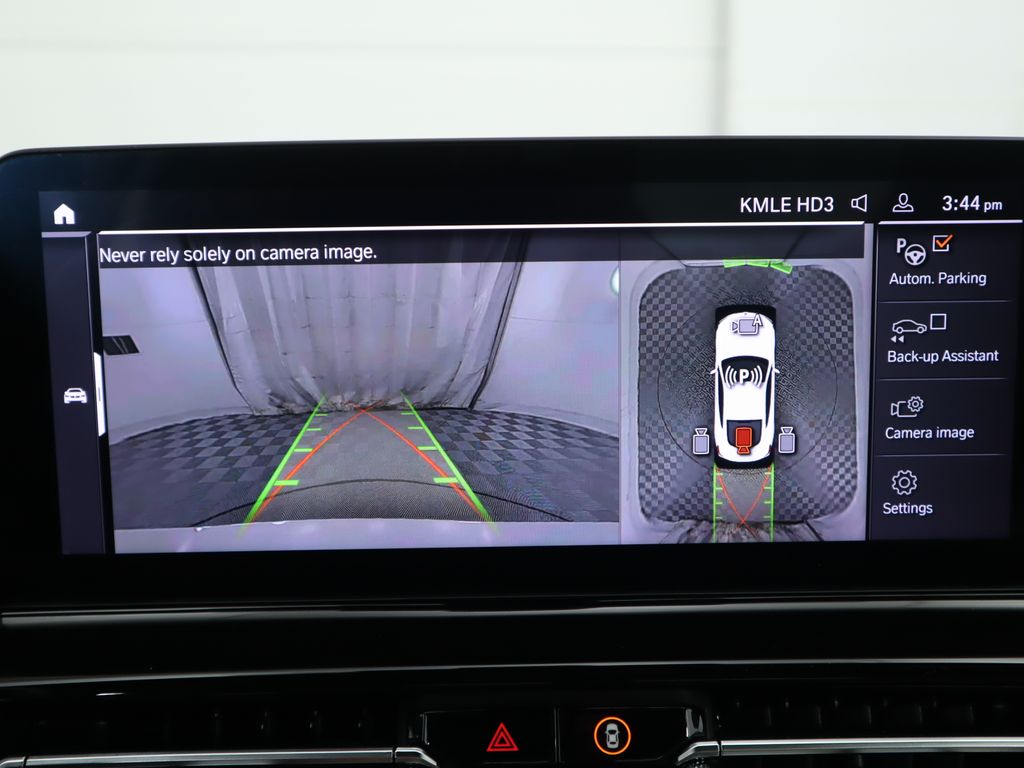 Thumbnail: 2024 BMW 8 Series - 16