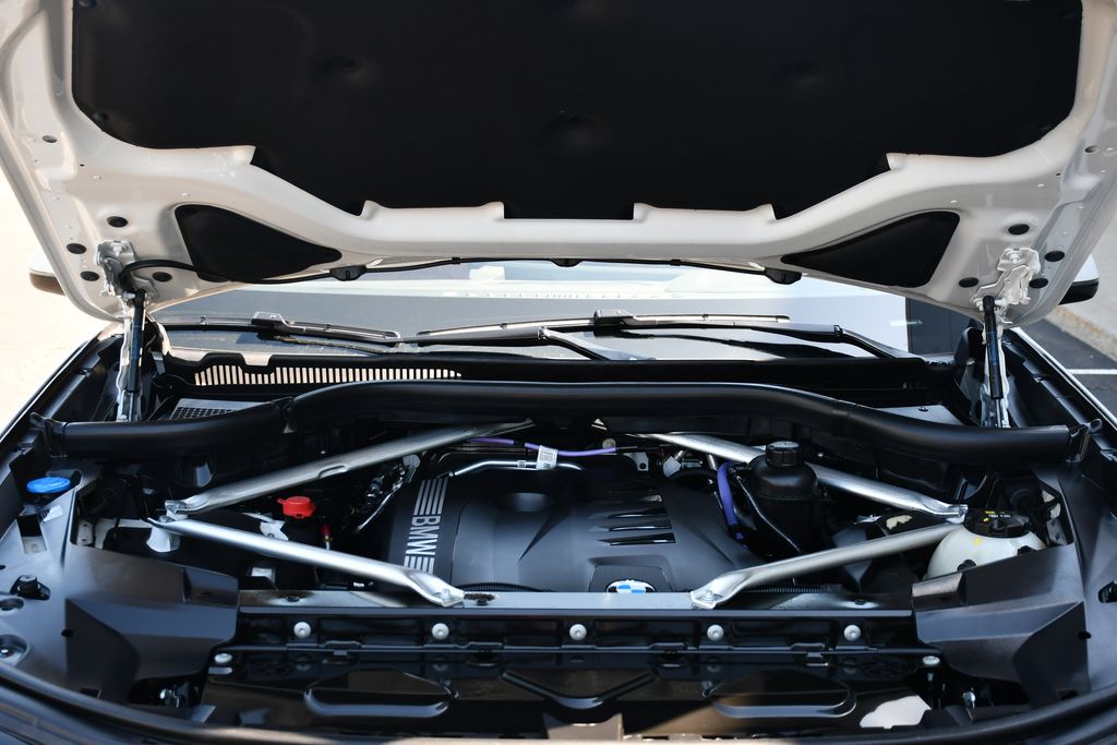 Thumbnail: 2025 BMW X7 - 15