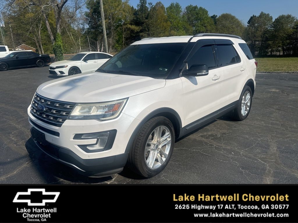 White Platinum Clearcoat Metallic 2017 Ford Explorer XLT SUV / Crossover Front-Wheel Drive 6-Speed Automatic