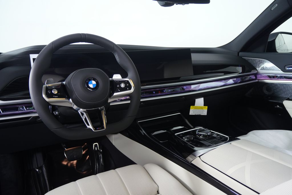 Thumbnail: 2026 BMW 7 Series - 19