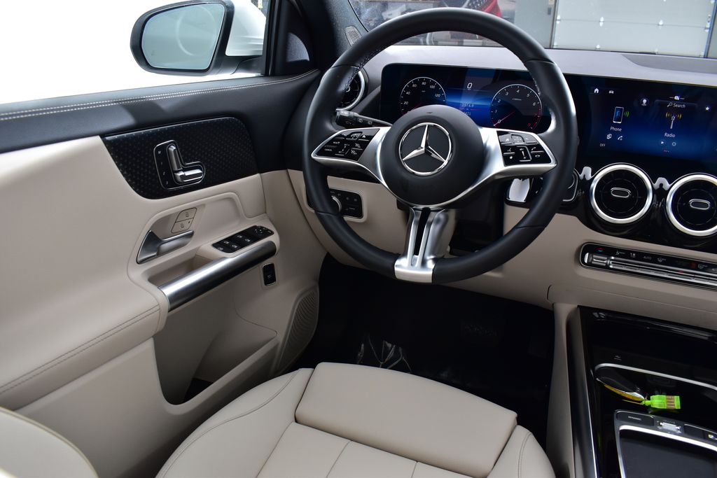 Thumbnail: 2025 Mercedes-Benz GLA - 23