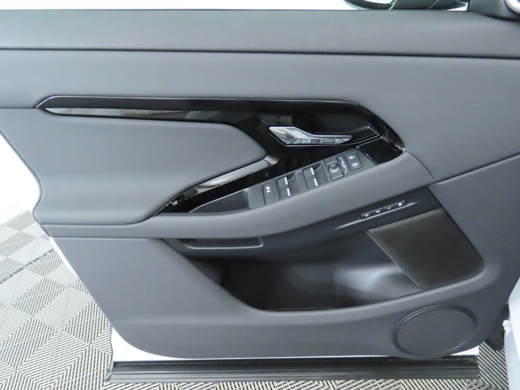 2025 Land Rover Range Rover Evoque S 26