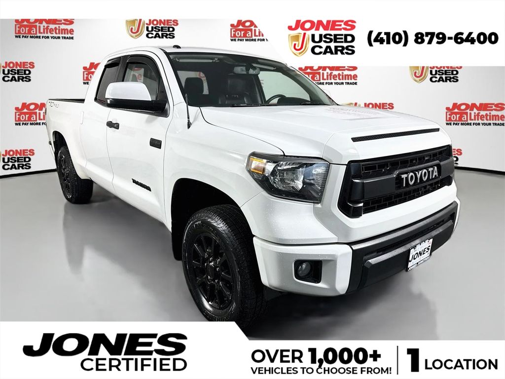 Super White 2017 Toyota Tundra Pickup Truck Four-Wheel Drive 6-Speed Automatic Overdrive