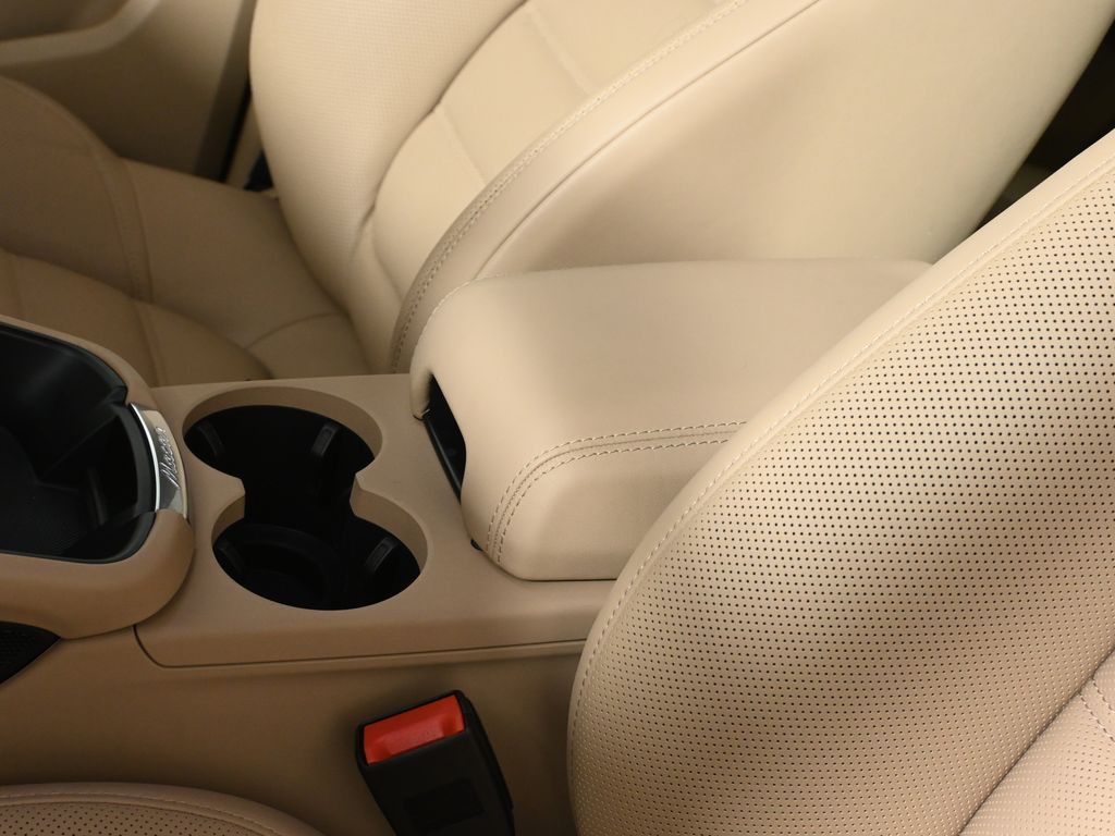 Thumbnail: 2025 Porsche Macan - 27