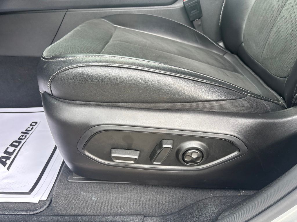 Used 2025 Jeep Grand Cherokee SUV