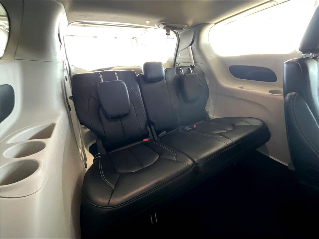 2023 Chrysler Pacifica — photo 17
