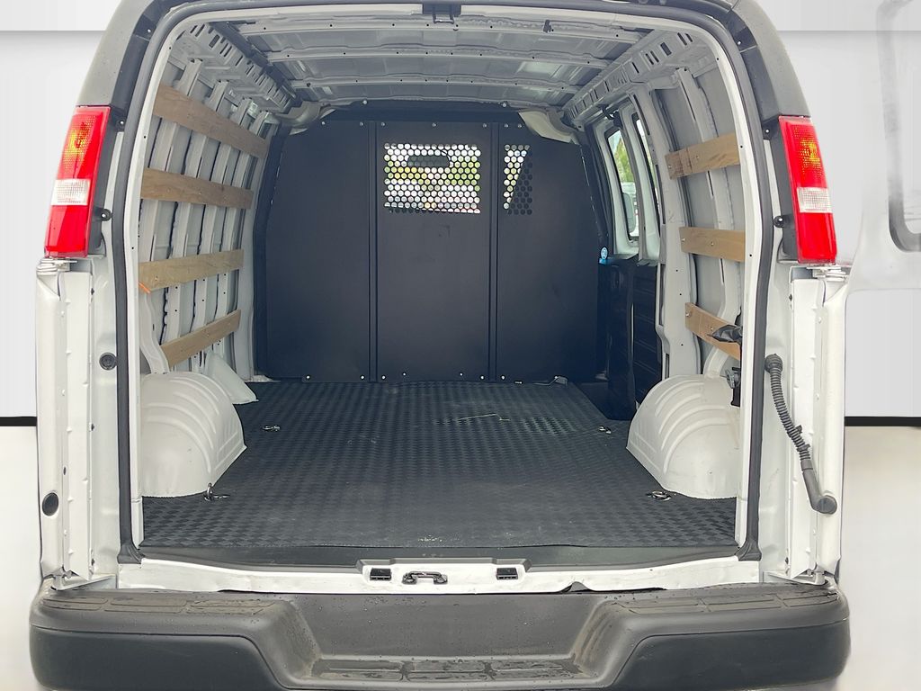 2024 GMC Savana Cargo Work Van - Photo 21