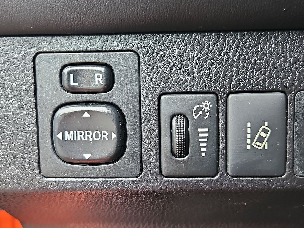 Thumbnail: 2016 Toyota RAV4 - 25