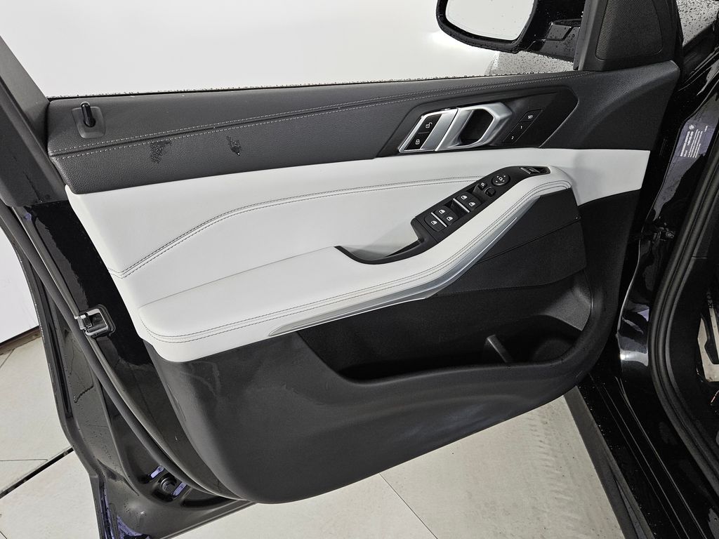 Thumbnail: 2023 BMW X5 - 11