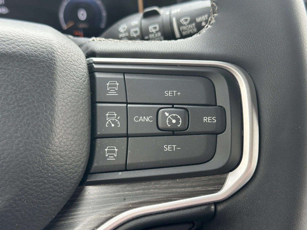 2023 Jeep Wagoneer L Series III - Photo 17