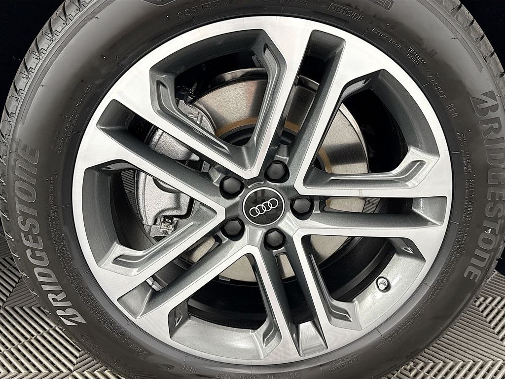 Thumbnail: 2025 Audi Q5 - 31