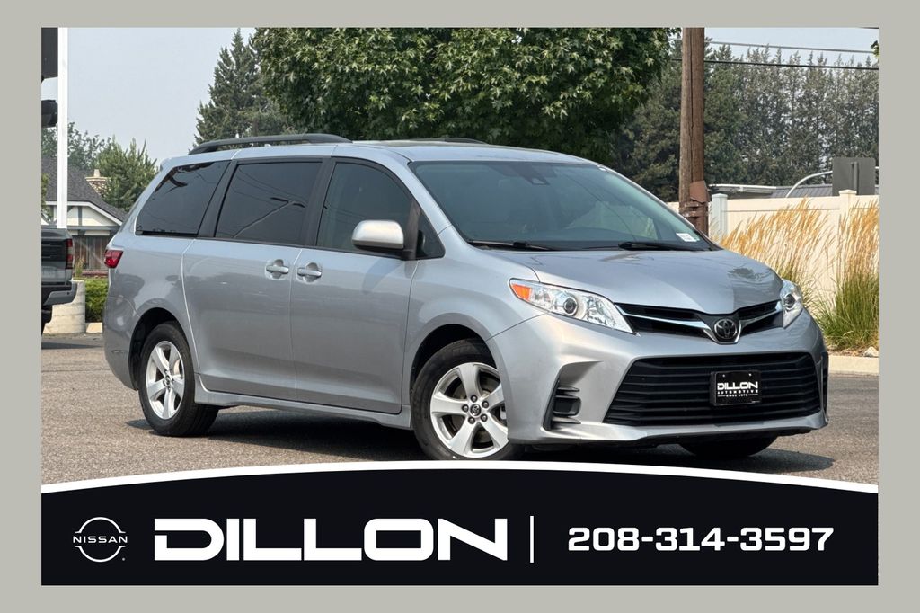 2018 Toyota Sienna LE 7-Passenger FWD with Auto-Access Seat