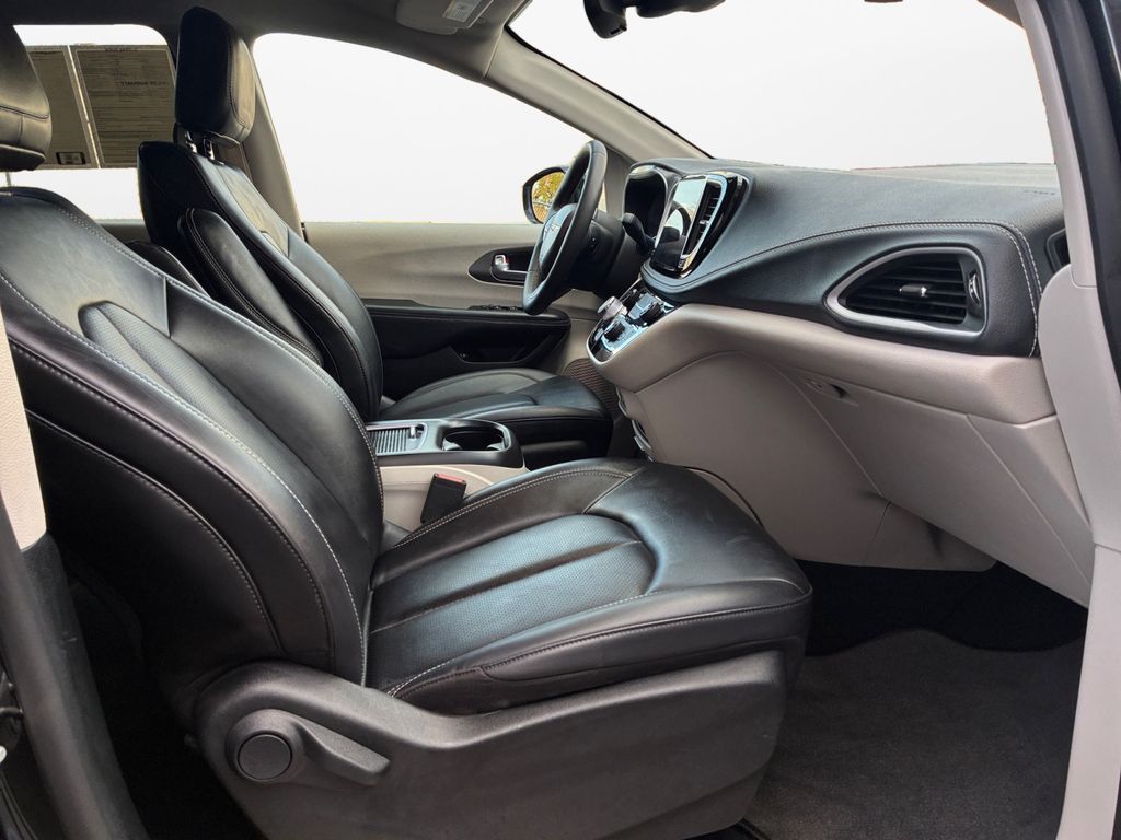 Used Car 2024 Chrysler Pacifica Hybrid  Select For Sale Under $30,000 In Austin, Texas