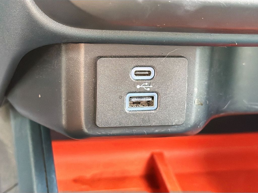 Used 2023 Green Ford XLT image 14