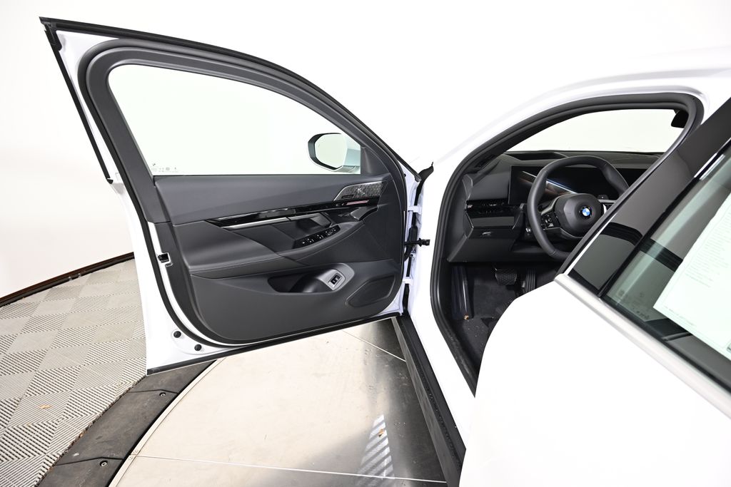 Thumbnail: 2026 BMW 5 Series - 21
