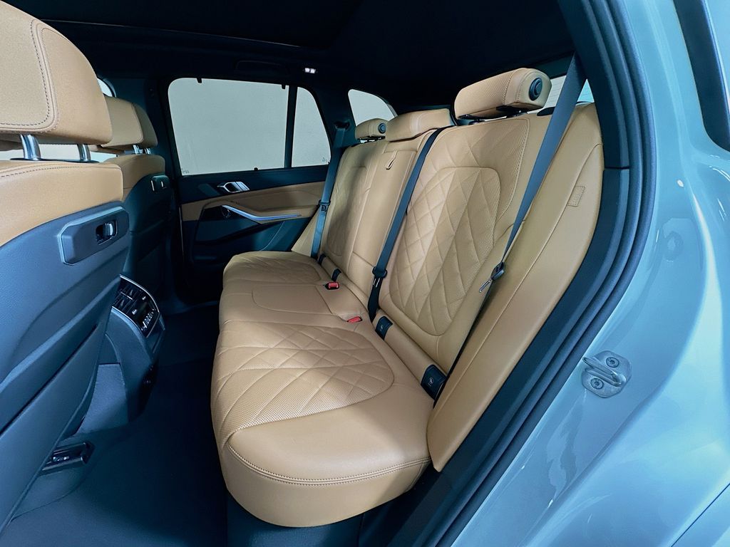 Thumbnail: 2026 BMW X5 - 17