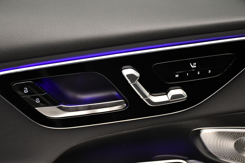 2025 Mercedes-Benz GLC 300 32