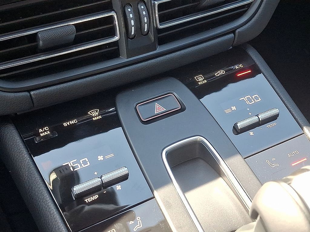 Thumbnail: 2025 Porsche Macan - 17