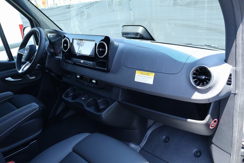 Thumbnail: 2025 Mercedes-Benz Sprinter - 5