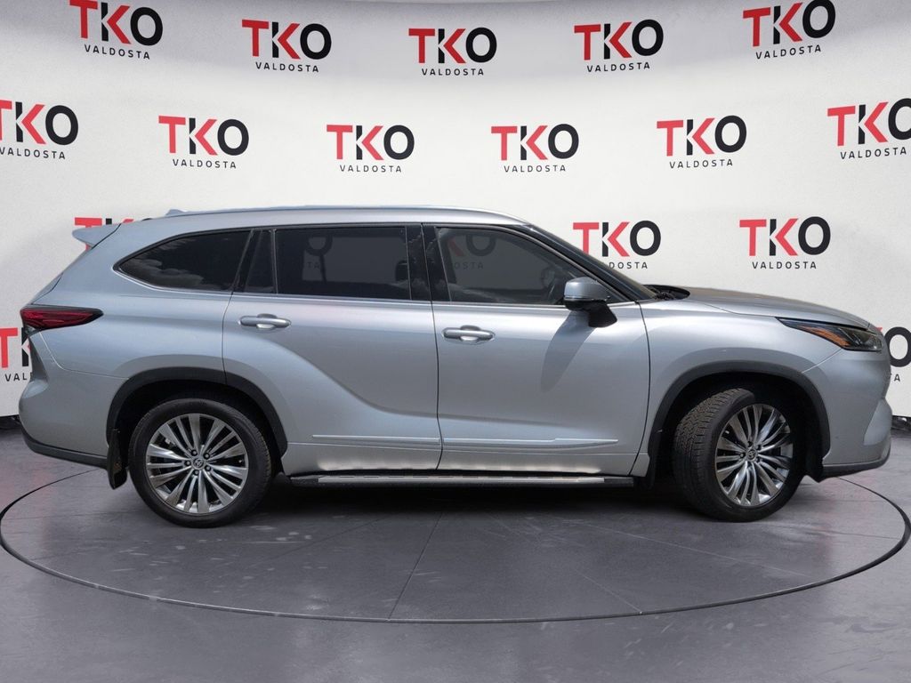Used 2023 Toyota Highlander SUV