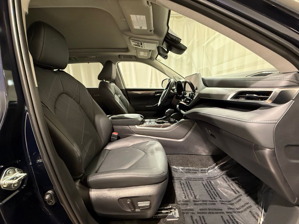 Thumbnail: 2025 Toyota Highlander - 24