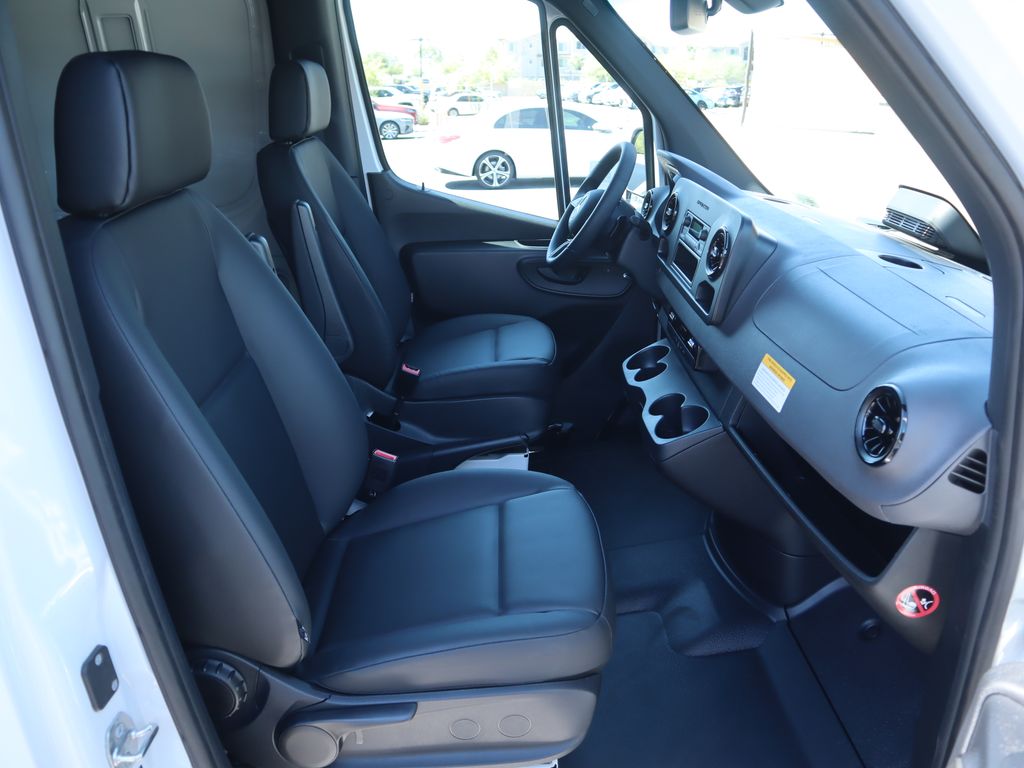 Thumbnail: 2025 Mercedes-Benz Sprinter - 19