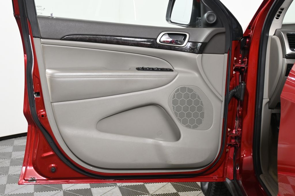 Thumbnail: 2011 Jeep Grand Cherokee - 28