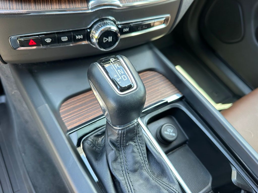 Thumbnail: 2021 Volvo XC60 - 21