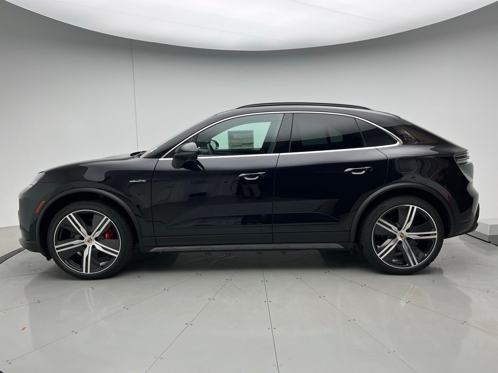 2025 Porsche Macan T 8