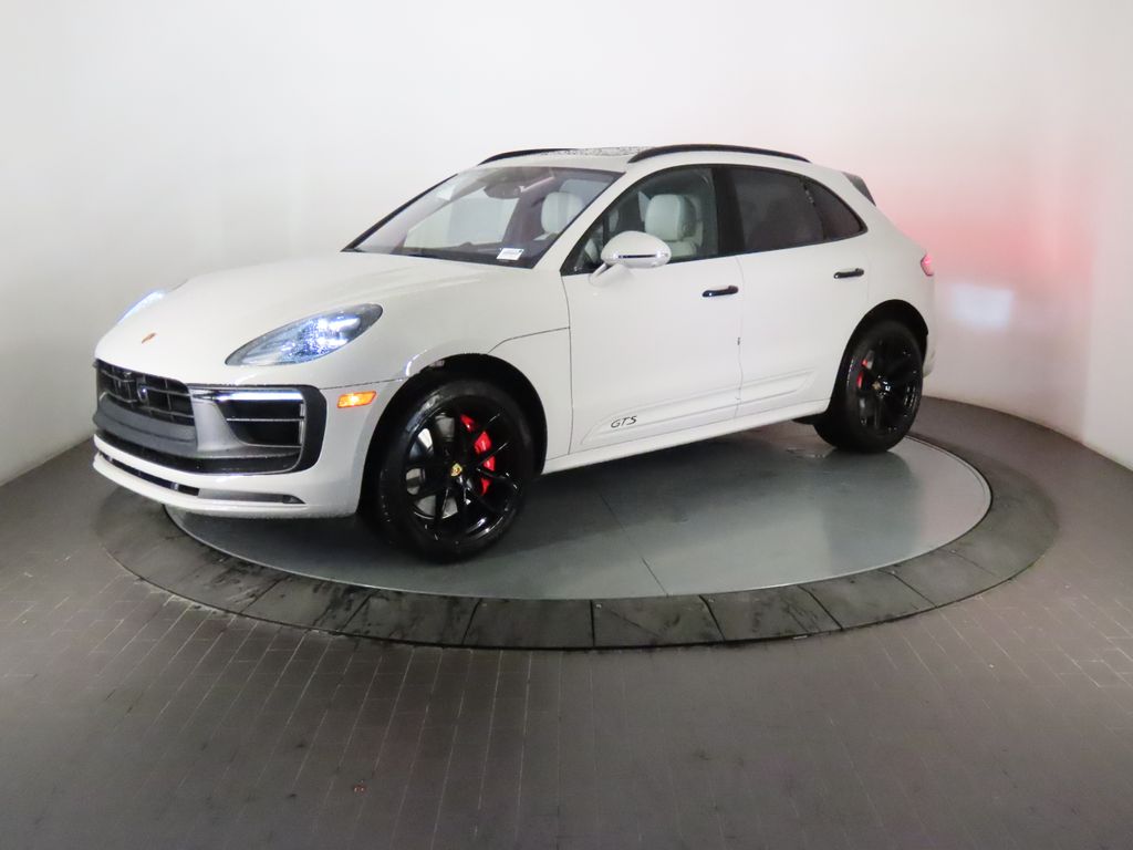 Thumbnail: 2026 Porsche Macan - 1