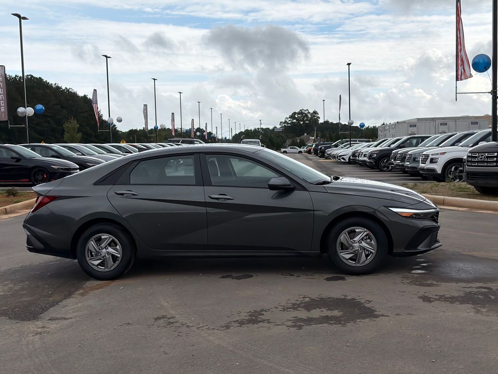 New 2026 Gray Hyundai SE image 5