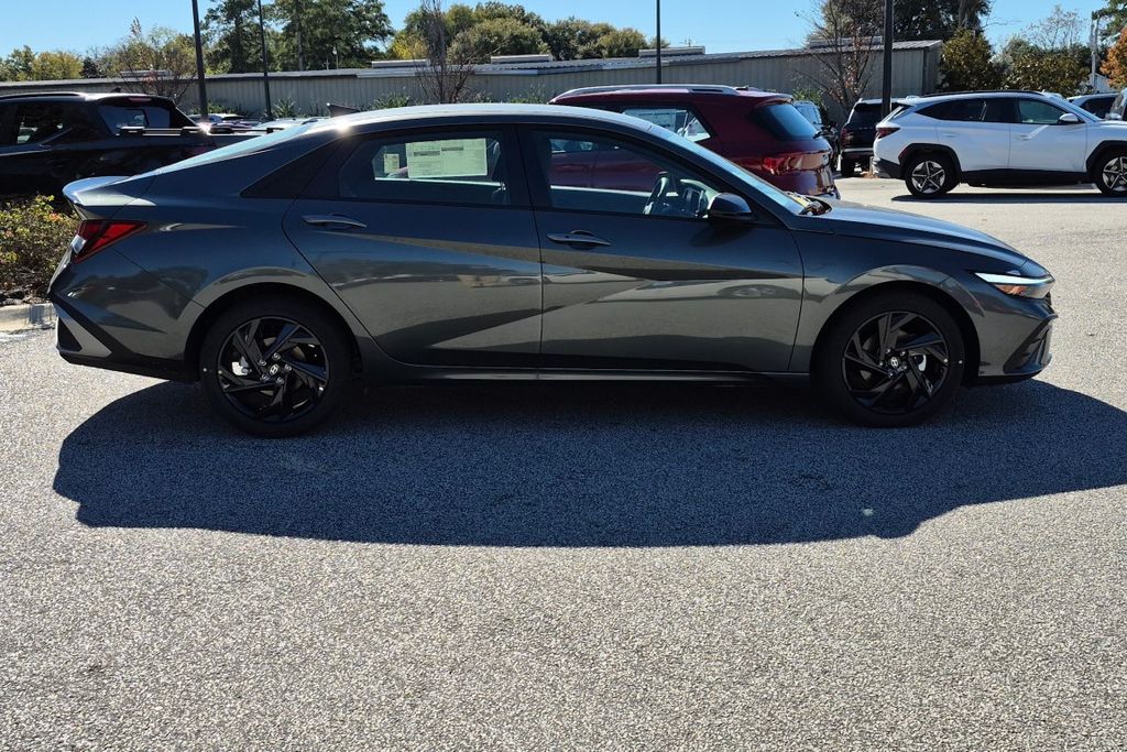 New 2026 Gray Hyundai SEL Sport Plus image 4