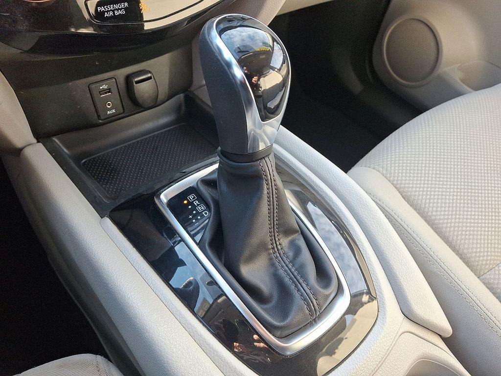 Thumbnail: 2018 Nissan Rogue Sport - 15