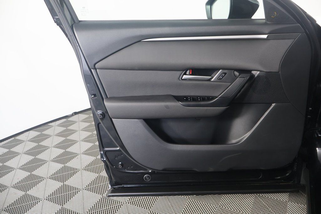 2025 Mazda CX-50  7