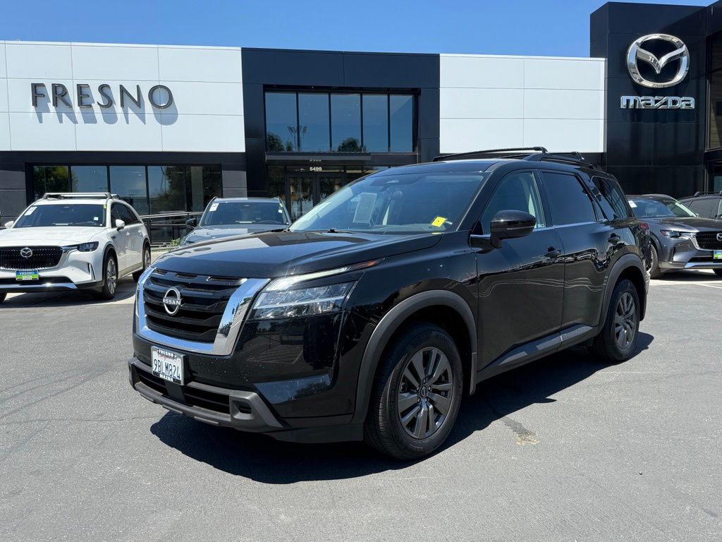 2022 Nissan Pathfinder SV