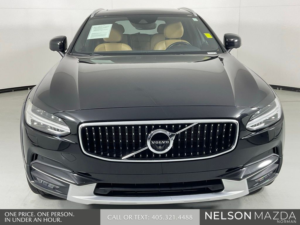 Used 2018 Black Volvo T6 AWD image 2