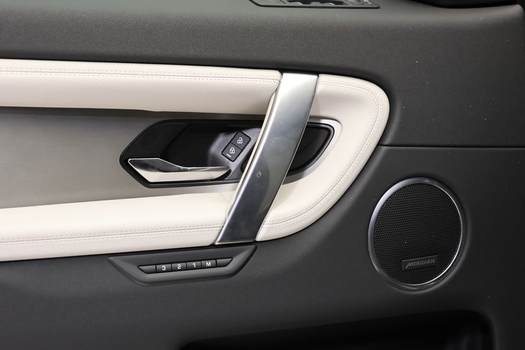 Thumbnail: 2026 Land Rover Discovery Sport - 25