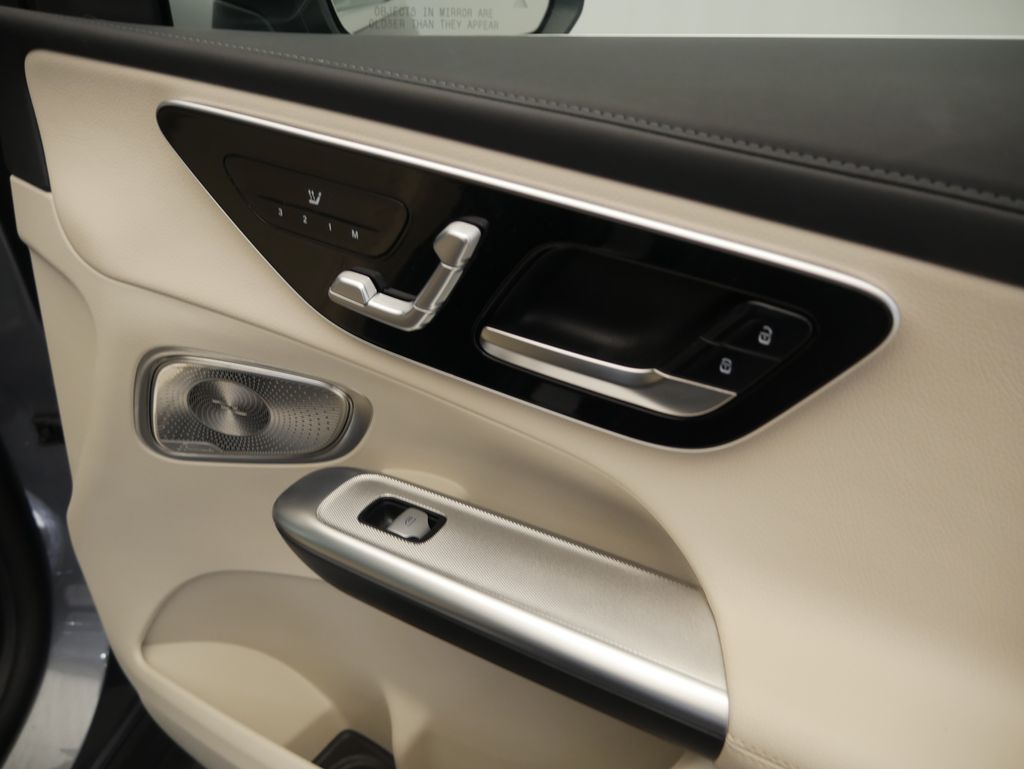 Thumbnail: 2023 Mercedes-Benz GLC - 28