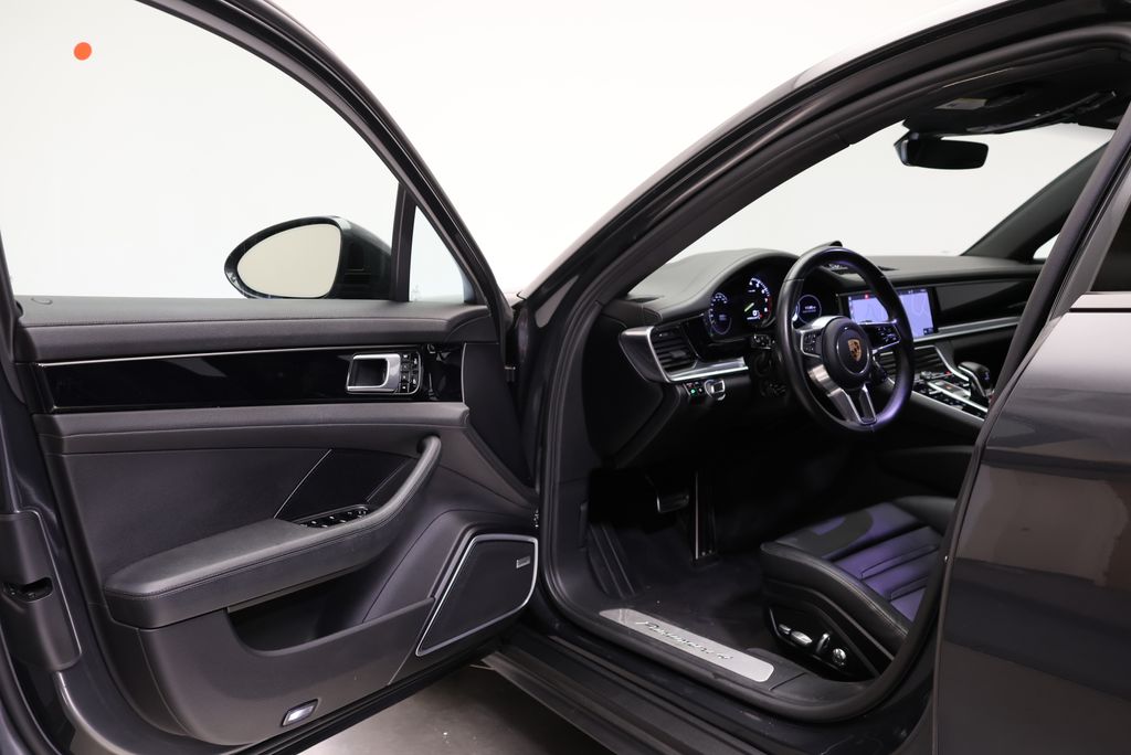 Thumbnail: 2020 Porsche Panamera - 25