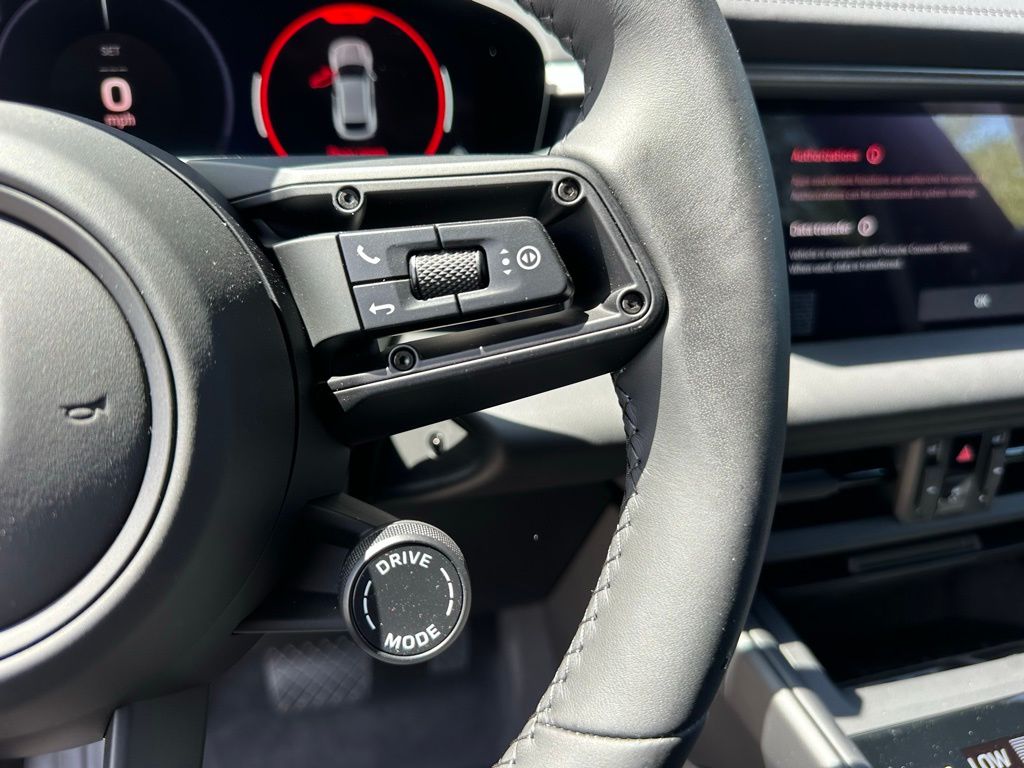 Thumbnail: 2025 Porsche Macan - 19
