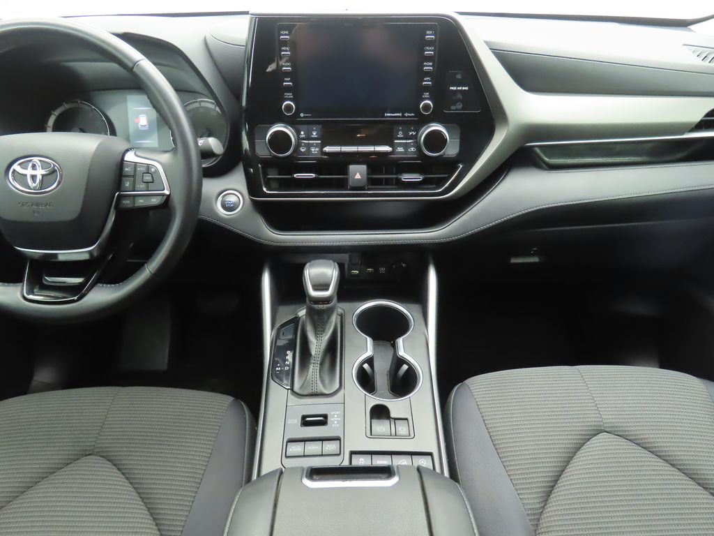 2021 Toyota Highlander LE 13