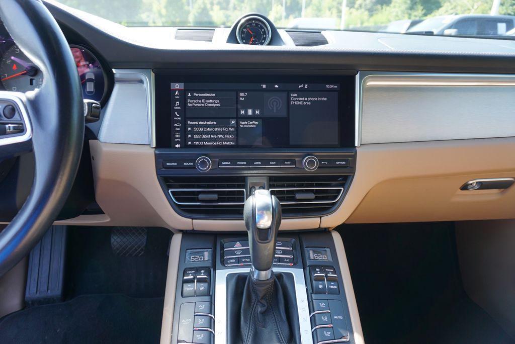 Thumbnail: 2021 Porsche Macan - 18