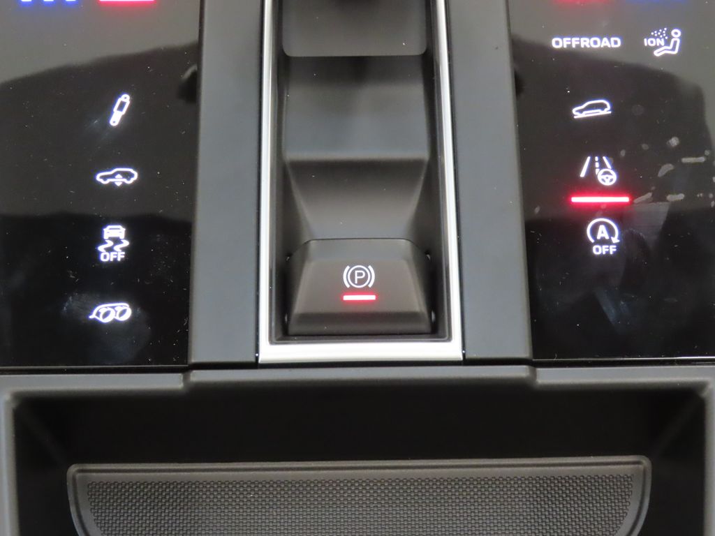 Thumbnail: 2026 Porsche Macan - 29